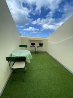 Seaside room in a Peniche townhouse featuring a private bathroom and shared access to the swimming pool and kitchen - Atouguia da Baleia - 6