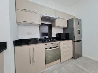 Lovely 2-bedroom apart, next to Park, Free Parking - 3
