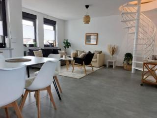 Stilvolle zwei Etagenwohnung, Parkplatz - Gröbenzell - 1