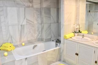 Frontline Sea en Puerto Banús Grey de Albion - 9