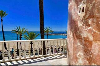 Frontline Sea en Puerto Banús Grey de Albion - 1