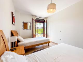 (PAR001) Modern Garden Apartment - 3