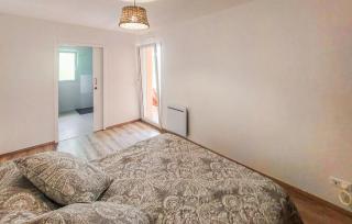 4 Bedroom Gorgeous Home In Bezinghem - 2