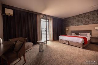 Kyriad Prestige Lyon Est - Saint Priest Eurexpo Hotel and SPA - Saint-Priest - 3