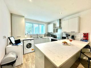 The Alnham, Large 3 bed apartment, Close to the City - Kenton - 2