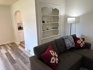 Sleeps 8, YSU, Fairgrounds, Wi-Fi, EV1, Remote, Heart of Boardman - Youngstown - 3