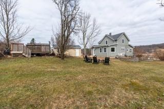 Hillcrest Cottage - Charming Cottage with hot tub and view! - - 8