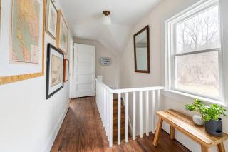 Hillcrest Cottage - Charming Cottage with hot tub and view! - - 6