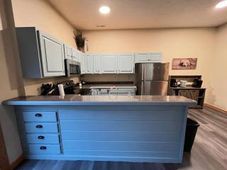 Cabin, hot tub, arcade games! sleeps 8! - 8