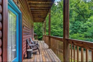 Cabin, hot tub, arcade games! sleeps 8! - 4