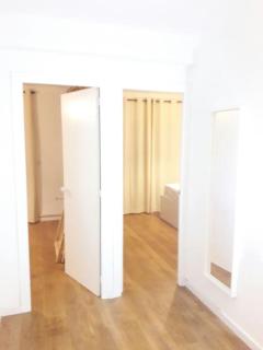 HABITACIÓN DOBLE, near train, bus that goes to Barcelona - 3