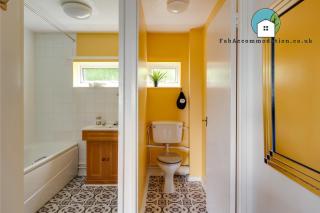 Private 2Bed-Parking-Sleeps5-By FabAccommodation - Bristol - 2