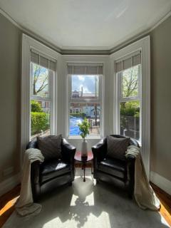 4BR Spacious Home- 5 Mins to City- Free Secure Parking - Belfast - 2