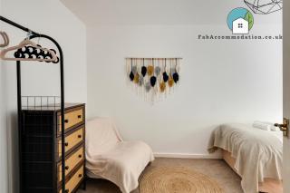 Private 2Bed-Parking-Sleeps5-By FabAccommodation - Bristol - 1