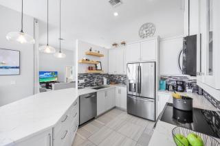 Stylish waterfront home with pool and private dock - 2