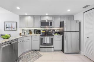Breath-taking beachfront condo with pool/spa/views - 1