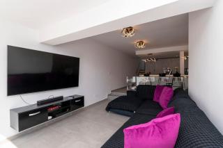 Modern 3 Bedroom Villa with Hot Tub in Costa Adeje - Adeje - 8