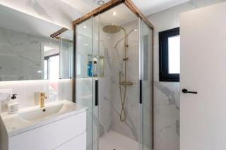 Modern 3 Bedroom Villa with Hot Tub in Costa Adeje - Adeje - 2