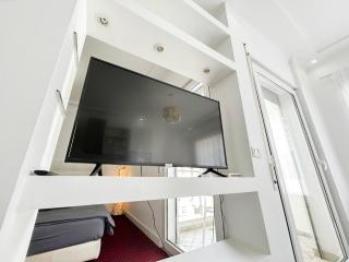 1 bedroom 1132 - 7