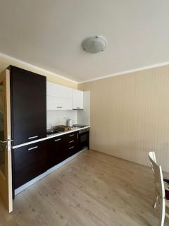 Charming Two-Bedroom Apartment in Villa Roma - Burgas - 4