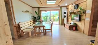 Tree House Guesthouse - Jeju-stad - 0