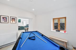 FLOUR MILL HOUSE at PITKERRO MILL, 4 double bedrooms, TVs, 3 en-suite, separate shower, wc, fully equipped kitchen, games room, large family lounge, private parking, WiFi, private garden and courtyard, long stay rates available through Honeycomb Hosts - 8