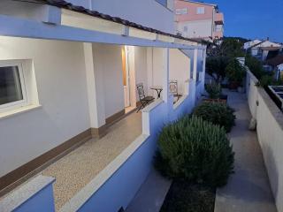 BenJak Apartment 2 - 8