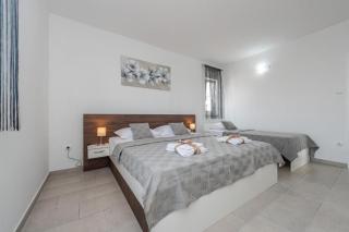 Pool Apartments Villa Oleander - Novalja - 3