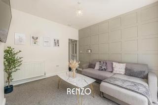 Cosy and Lovely 3-bed Home in Lincoln by Renzo, Free Wi-Fi, Sleeps 8! - Lincolnshire - 9