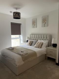 The Melodies with Free Parking , Harlow - 5