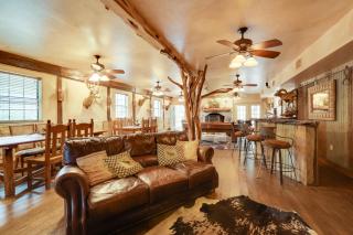 Rural Texas Villa with Hot Tub - Horses Welcome! - Tarpley - 5