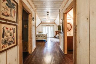 Chic 'Tree House' Studio ~ 24 Mi to Bandera! - 1
