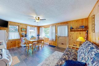 1 BR LakeView Cabin| Dock | Gas Grill | WiFi - 1