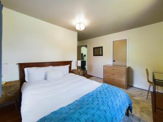 Daffodil Cottage in Downtown Packwood, WIFI, BBQ, Firepit, Smores - Packwood - 5