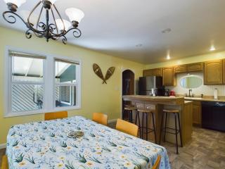 Daffodil Cottage in Downtown Packwood, WIFI, BBQ, Firepit, Smores - Packwood - 1
