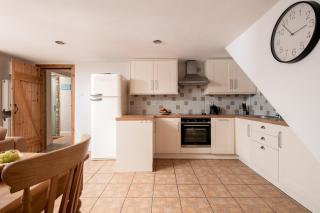 The Byre, Heritage Escapes, Field House Farm - Bempton - 3