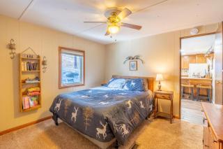 Prairie Creek Cabin w/Hot tub - Rapid City - 1