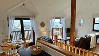 Penthouse 3 - Spacious Harbourside Apartment with Stunning Sea Views - Penzance - 9