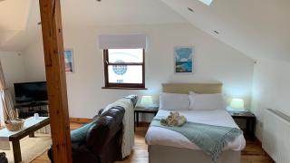 Penthouse 3 - Spacious Harbourside Apartment with Stunning Sea Views - Penzance - 4