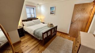 Penthouse 3 - Spacious Harbourside Apartment with Stunning Sea Views - Penzance - 3