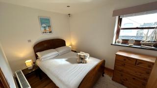 Penthouse 3 - Spacious Harbourside Apartment with Stunning Sea Views - Penzance - 1