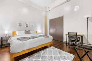Spacious Downtown Apartment | Pool + In-Unit laundry - 2