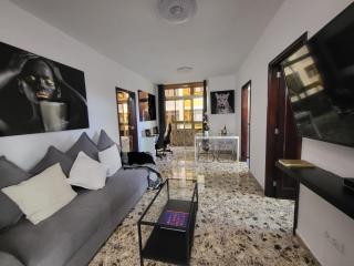 Affordable holiday accommodation for large families and groups at Las Canteras beach with 3 Bedrooms and Free Parking - Las Palmas - 8