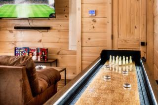 Private Indoor Pool Cabin w/ Game Room & Hot Tub! - Pigeon Forge - 8
