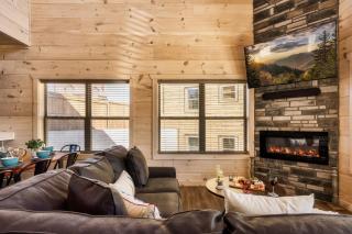 Private Indoor Pool Cabin w/ Game Room & Hot Tub! - Pigeon Forge - 7