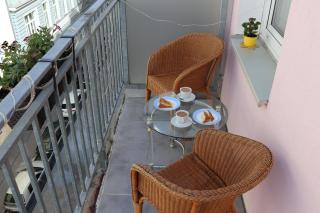 NEW City Terrace Apartment And Open Kitchen - Wenen - 5