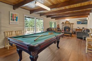 Bare Necessities - Comes with a hot tub and a pool table - 4