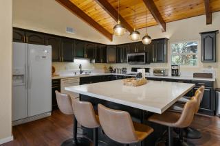 Bare Necessities - Comes with a hot tub and a pool table - Big Bear Lake - 1