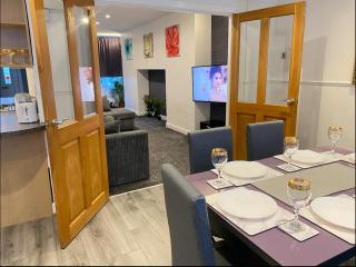 Cosy 3 bedroom House, Sleeps 7 people in Birmingham - Birmingham - 7