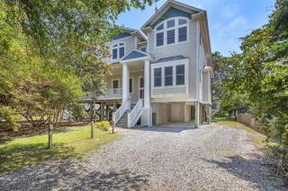 Beachfront Bliss by Oak Island Accommodations - Oak Island - 8